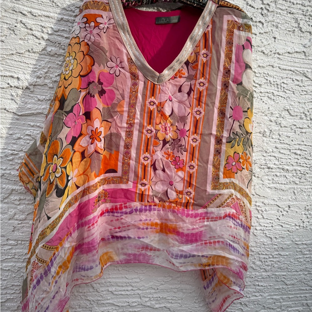 Vibrant floral Caftan-like top by Lola Made In Italy